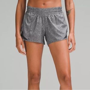 Lululemon Size 4 Hotty Hot Low-Rise Lined Short 4"